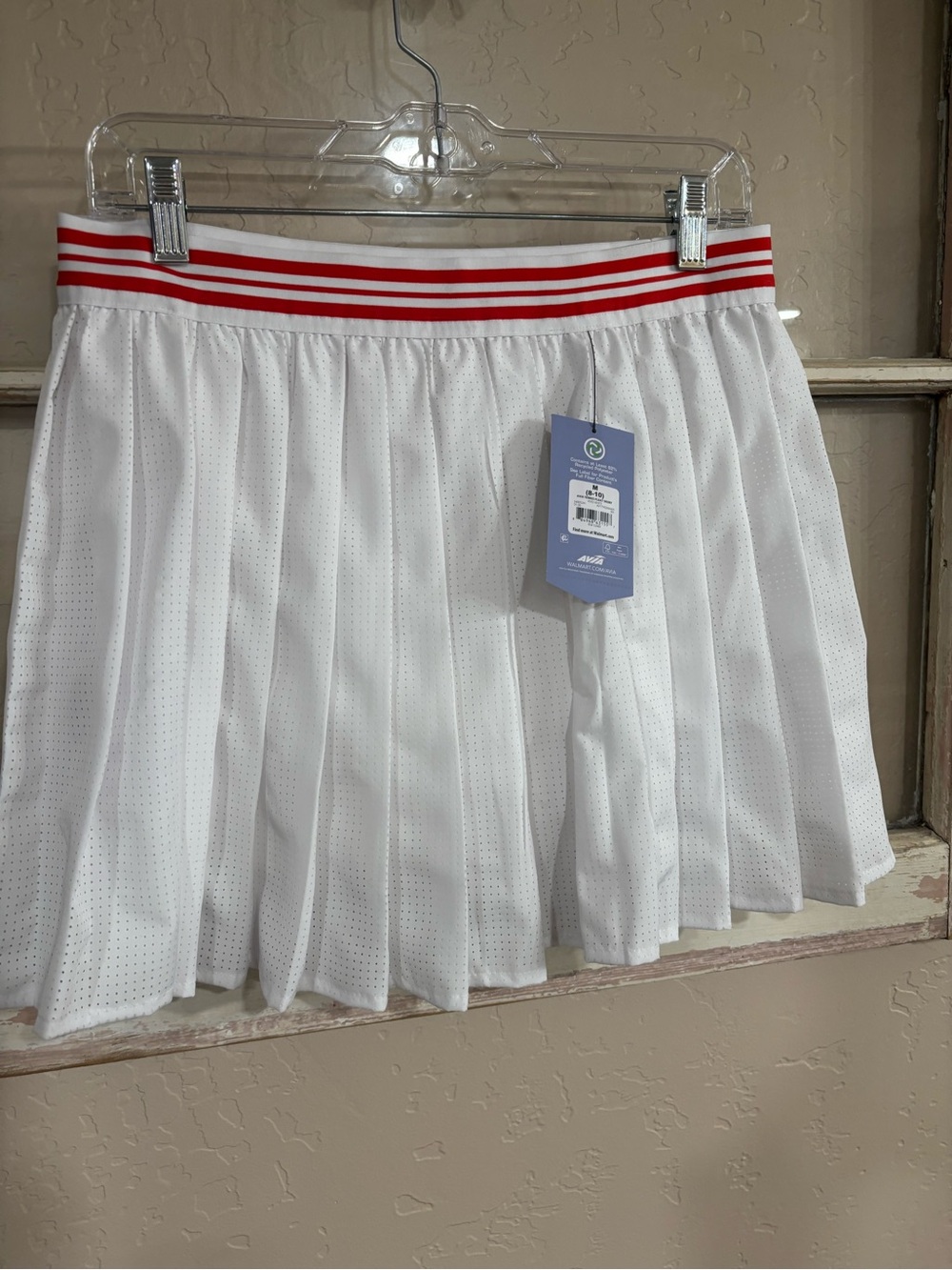 🎾 White Pleated Tennis Skort with Red Stripe Waistband ⛳️